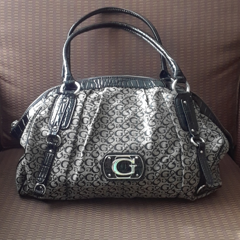 GUESS Monogram Handbag (NWOT)
